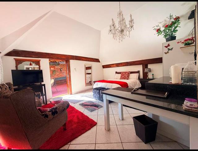 1 BEDROOM PROPERTY TO RENT IN WOODMEAD